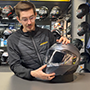 Tom, vendeur chez Maxxess Arras teste le casque HJC RPHA 91.-thumbnail