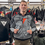 Maxime, vendeur chez MAXXESS La Rochelle présente Sweat Moto DAEMON X SAFETY de DAINESE-thumbnail