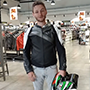 Julien, vendeur chez MAXXESS Anglet présente le blouson Cuir DAINESE SPORTIVA-thumbnail