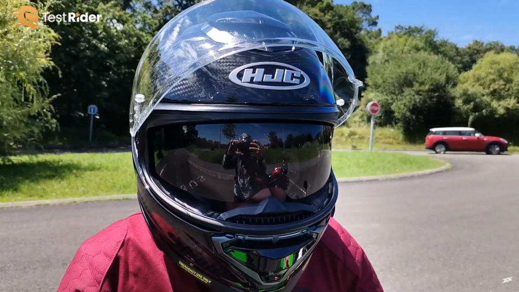 vue de face de l'écran solaire du casque hjc rpha 71 carbon