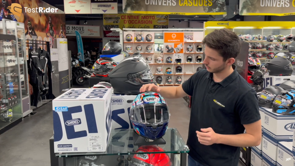 Demonstration des ventilations hautes et basses du casque