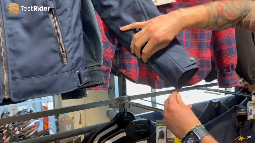 Demonstration des zip de serrage ainsi que des boutons pour les manches du blouson segura scorpio